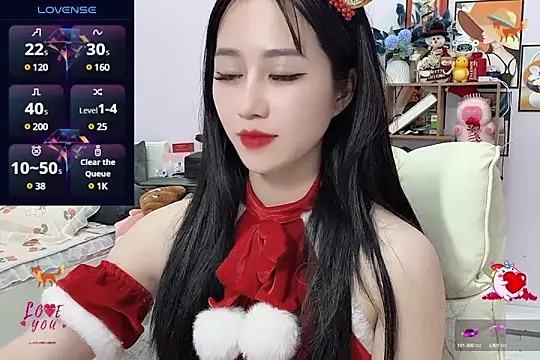 Snapshot of _LLisa_ chatting on 12/24/24, 10:49 LLisa online show from 12/24/24, 10:49