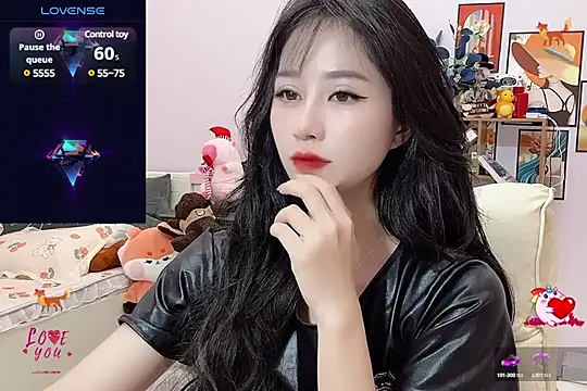 Snapshot of _LLisa_ chatting on 01/06/25, 09:00 LLisa online show from 01/06/25, 09:00