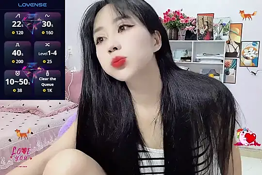 Snapshot of _LLisa_ chatting on 12/04/25, 02:10 LLisa online show from 12/04/25, 02:10