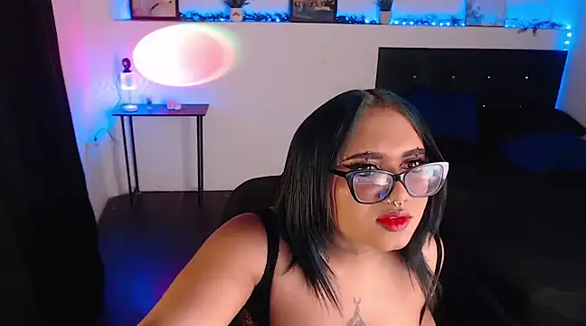 Snapshot of LiaScarlett chatting on 12/14/24, 10:50 LiaScarlett online show from 12/14/24, 10:50