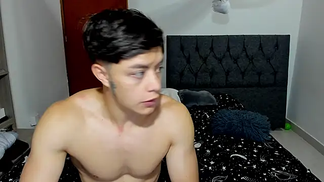 Snapshot of steban_and_kim chatting on 04/10/26, 11:53 steban and kim online show from 04/10/26, 11:53