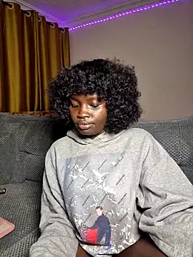 Snapshot of Mon_cherrie_ chatting on 09/09/25, 11:48 Mon cherrie online show from 09/09/25, 11:48