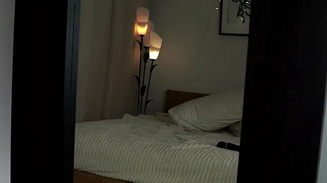 EstherMitchel online show from 01/18/25, 04:15