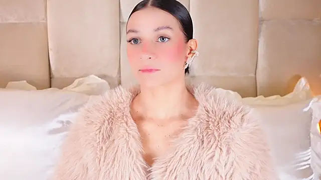 KiraKayleigh1 online show from 11/10/25, 04:00