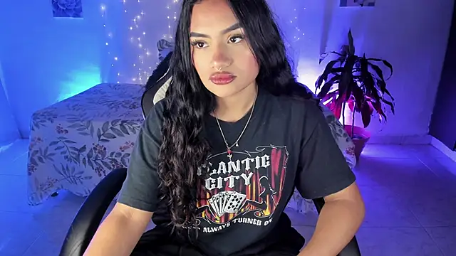 Riana Kean online show from 11/15/25, 04:32