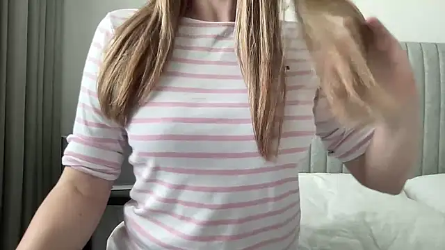 Snapshot of LisaFlower chatting on 04/06/26, 02:40 LisaFlower online show from 04/06/26, 02:40