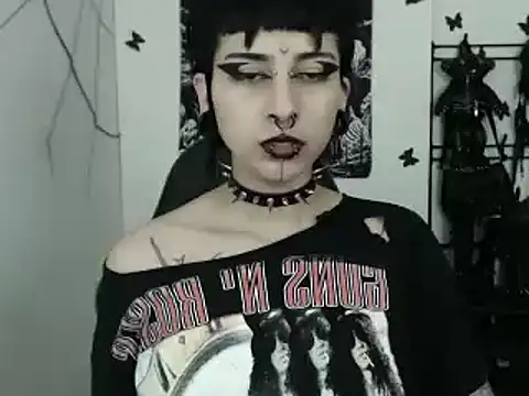 n0sferatus   online show from 10/23/25, 02:33