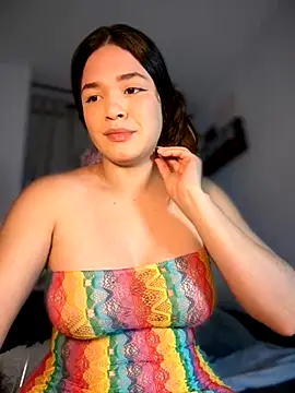 Snapshot of Zeli_66 chatting on 10/05/25, 10:51 Zeli 66 online show from 10/05/25, 10:51