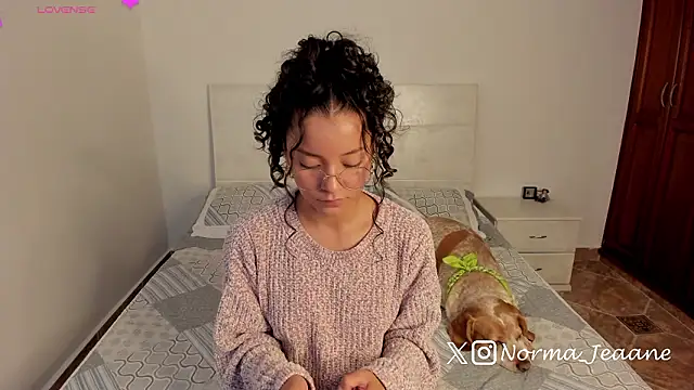 Norma-Jeaane online show from 02/04/26, 12:33