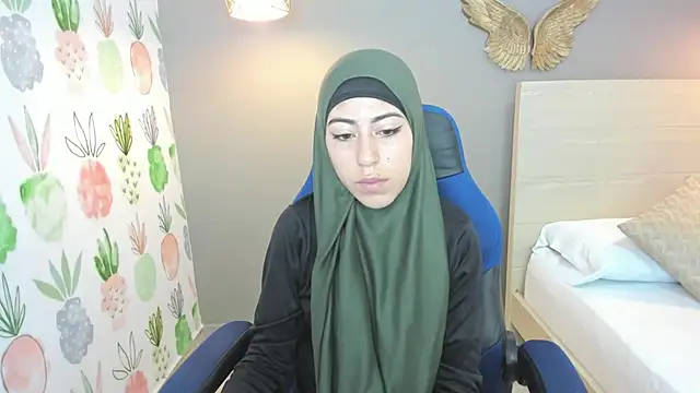 chaymae nah  online show from 12/12/24, 02:15