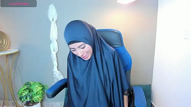 chaymae nah  online show from 02/05/25, 12:38