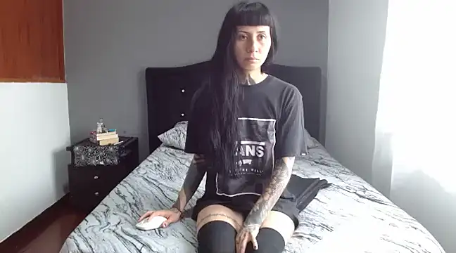 Emilia 1995 online show from 02/16/25, 05:04