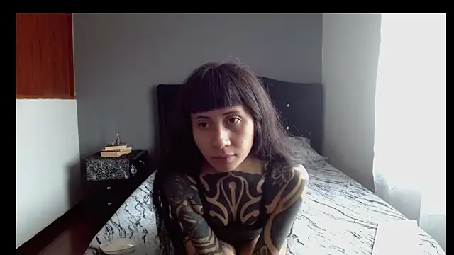 Emilia 1995 online show from 02/13/26, 02:57