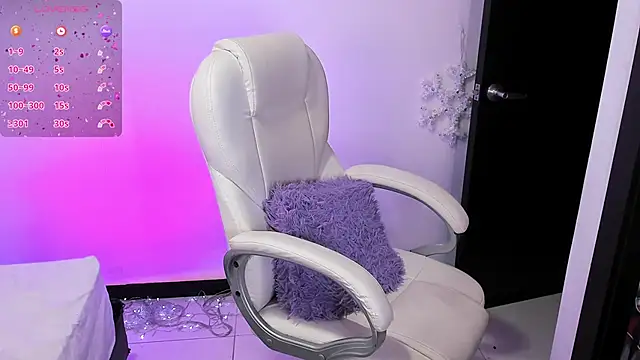 Snapshot of nyna_1 chatting on 01/09/25, 10:20 nyna 1 online show from 01/09/25, 10:20