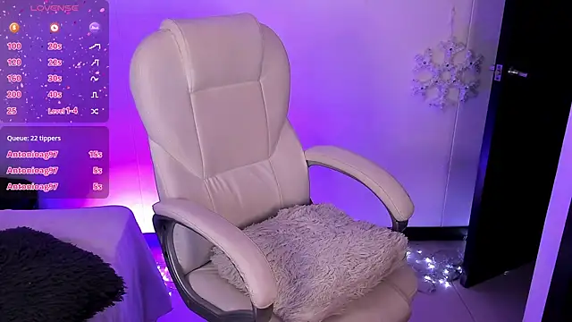 Snapshot of nyna_1 chatting on 02/22/25, 01:44 nyna 1 online show from 02/22/25, 01:44