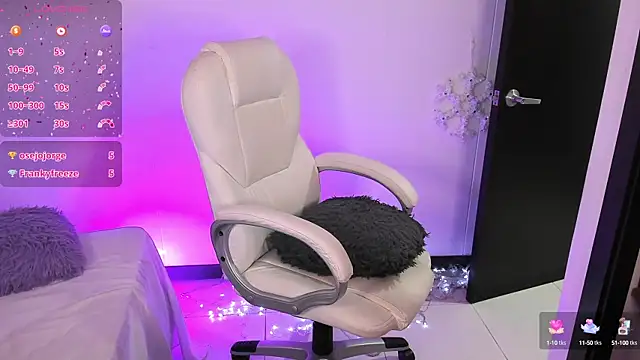 Snapshot of nyna_1 chatting on 03/08/25, 10:45 nyna 1 online show from 03/08/25, 10:45