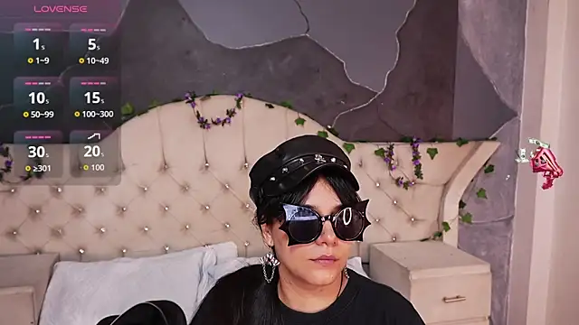 Snapshot of AmberGreyy_ chatting on 04/19/26, 01:54 AmberGreyy online show from 04/19/26, 01:54
