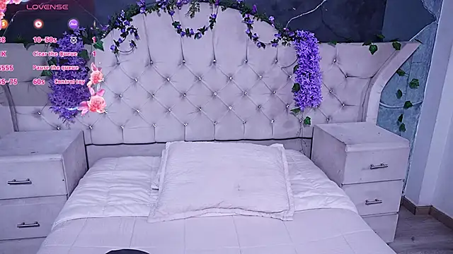 Snapshot of AmberGreyy_ chatting on 05/22/26, 08:47 AmberGreyy online show from 05/22/26, 08:47