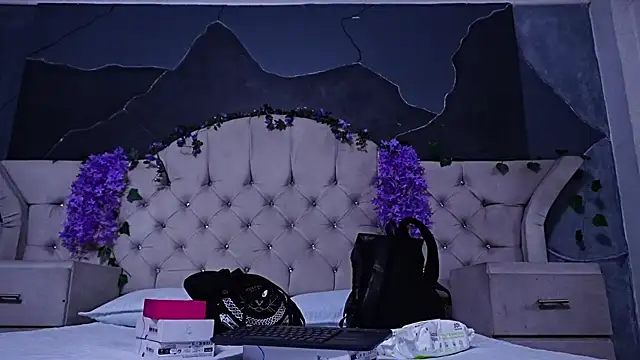 Snapshot of AmberGreyy_ chatting on 07/14/26, 07:30 AmberGreyy online show from 07/14/26, 07:30