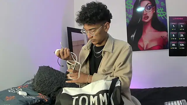 Snapshot of harrytwink18 chatting on 02/04/25, 01:27 harrytwink18 online show from 02/04/25, 01:27