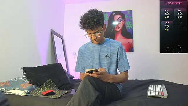 Snapshot of harrytwink18 chatting on 03/10/25, 02:16 harrytwink18 online show from 03/10/25, 02:16