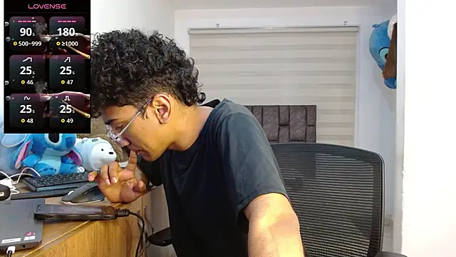 Snapshot of harrytwink18 chatting on 09/11/25, 05:46 harrytwink18 online show from 09/11/25, 05:46