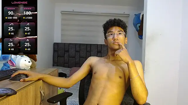 Snapshot of harrytwink18 chatting on 09/12/25, 04:07 harrytwink18 online show from 09/12/25, 04:07