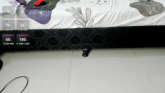 Snapshot of harrytwink18 chatting on 12/17/25, 02:56 harrytwink18 online show from 12/17/25, 02:56