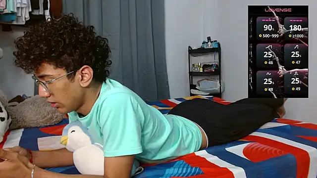 Snapshot of harrytwink18 chatting on 02/05/26, 09:25 harrytwink18 online show from 02/05/26, 09:25