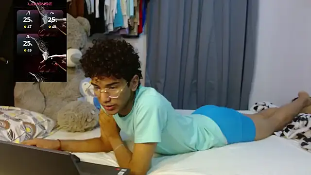 Snapshot of harrytwink18 chatting on 04/08/26, 10:10 harrytwink18 online show from 04/08/26, 10:10