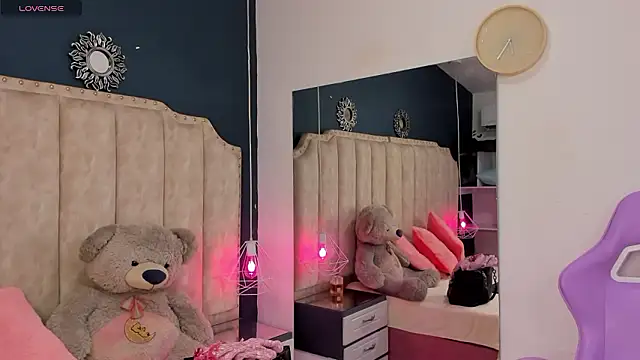 IsabellaBromsS online show from 12/08/24, 07:22