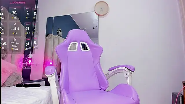 IsabellaBromsS online show from 12/17/24, 12:34