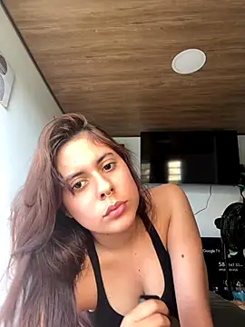 Snapshot of little_isabela1 chatting on 11/19/25, 07:03 little isabela1 online show from 11/19/25, 07:03