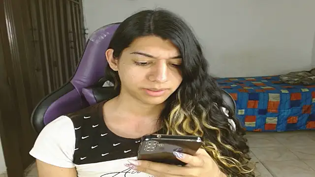 engielphoenis14 online show from 10/18/25, 01:08