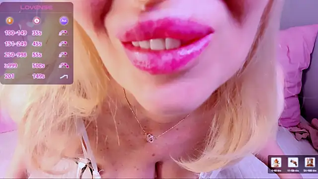 Snapshot of Scarlett_Mai chatting on 05/17/26, 12:45 Scarlett Mai online show from 05/17/26, 12:45