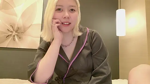 Snapshot of NANAchan_R chatting on 02/20/25, 12:15 NANAchan R online show from 02/20/25, 12:15