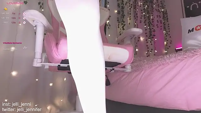 Snapshot of jelli_jenni chatting on 12/27/24, 08:13 jelli jenni online show from 12/27/24, 08:13