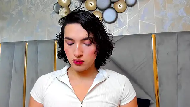Snapshot of TomLondon_ chatting on 02/18/25, 11:44 TomLondon online show from 02/18/25, 11:44