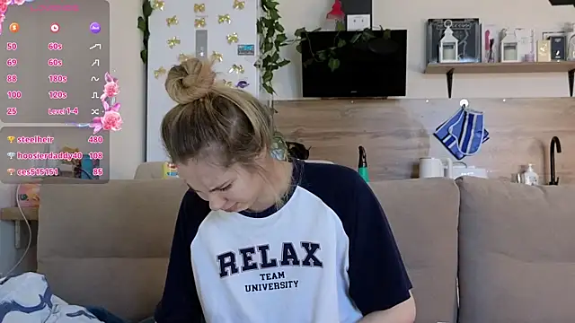 Girl alone home online show from 03/06/25, 06:41