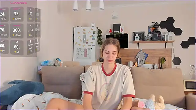 Girl alone home online show from 09/25/25, 03:32