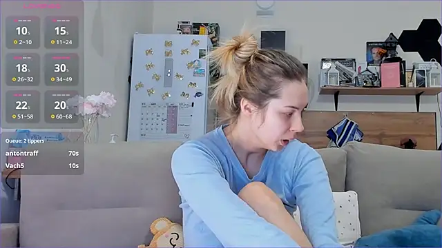 Girl alone home online show from 11/28/25, 04:26