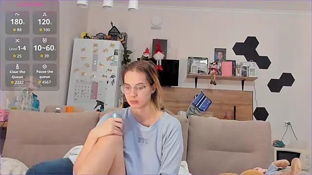 Girl alone home online show from 01/09/26, 03:53