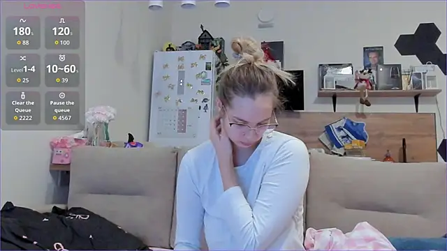 Girl alone home online show from 02/05/26, 03:33