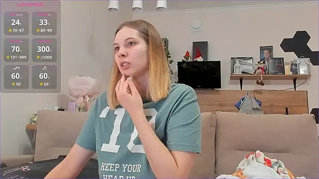 Girl alone home online show from 03/05/26, 03:52