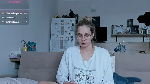 Girl alone home online show from 05/31/26, 05:04