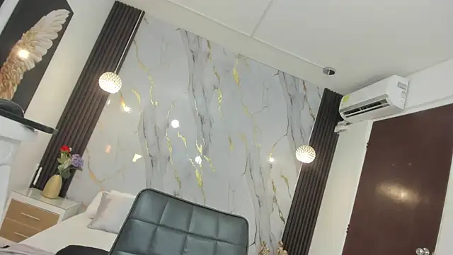 Snapshot of Tiff_Valentine chatting on 02/01/25, 11:06 Tiff Valentine online show from 02/01/25, 11:06