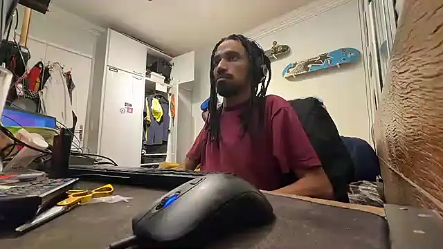 Snapshot of hotcamboy420 chatting on 12/12/24, 05:31 hotcamboy420 online show from 12/12/24, 05:31