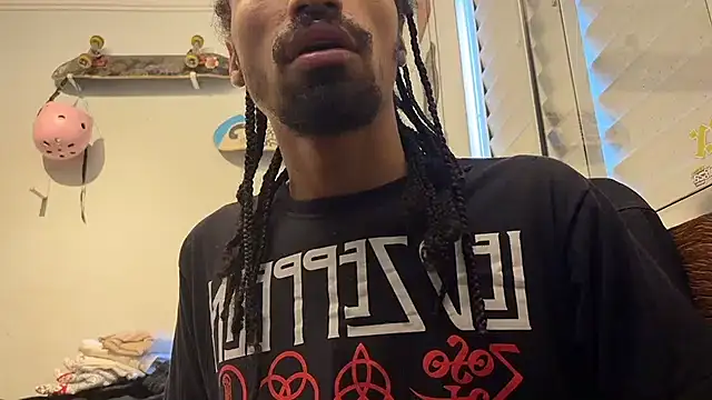 Snapshot of hotcamboy420 chatting on 12/18/24, 07:30 hotcamboy420 online show from 12/18/24, 07:30