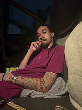 Snapshot of hotcamboy420 chatting on 12/27/24, 05:52 hotcamboy420 online show from 12/27/24, 05:52