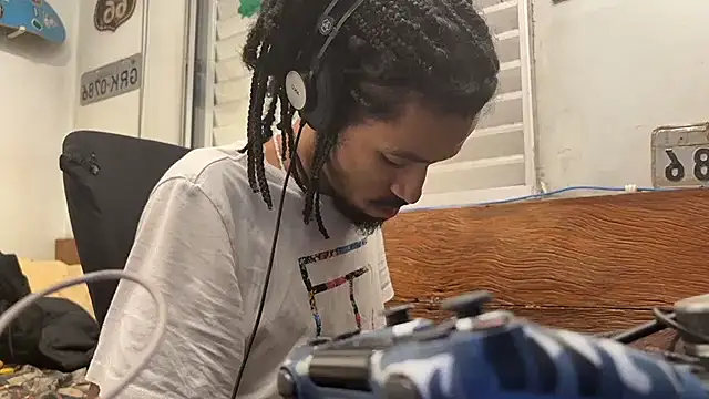 Snapshot of hotcamboy420 chatting on 01/16/25, 03:02 hotcamboy420 online show from 01/16/25, 03:02